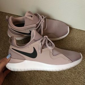brand new nike’s - worn once - comes with box